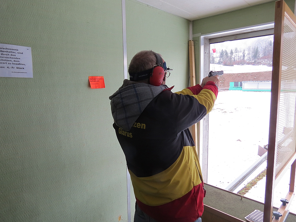 Schütze beim Pistolentraining